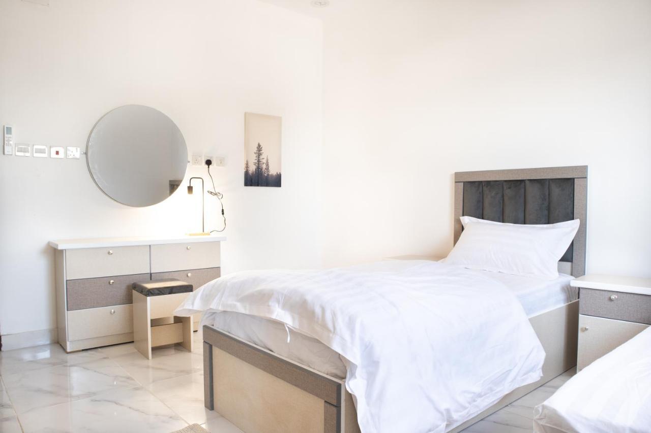 Comfortable & Big Family Apartments 10Mins Drive To Al-Masjid -Nabawi - Nozol Noor 2 Medina Exteriör bild